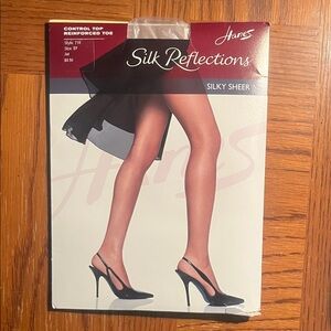 Hanes Silk Reflections Silky Sheer Pantyhose